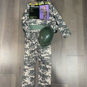 Totally Ghoul Army Commando. NWT. Size large